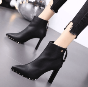 Pointy high-heeled thick heel ankle boots female 2023 spring and autumn new rivet British style all-matching Martin boots (Color: Black, size: 34)